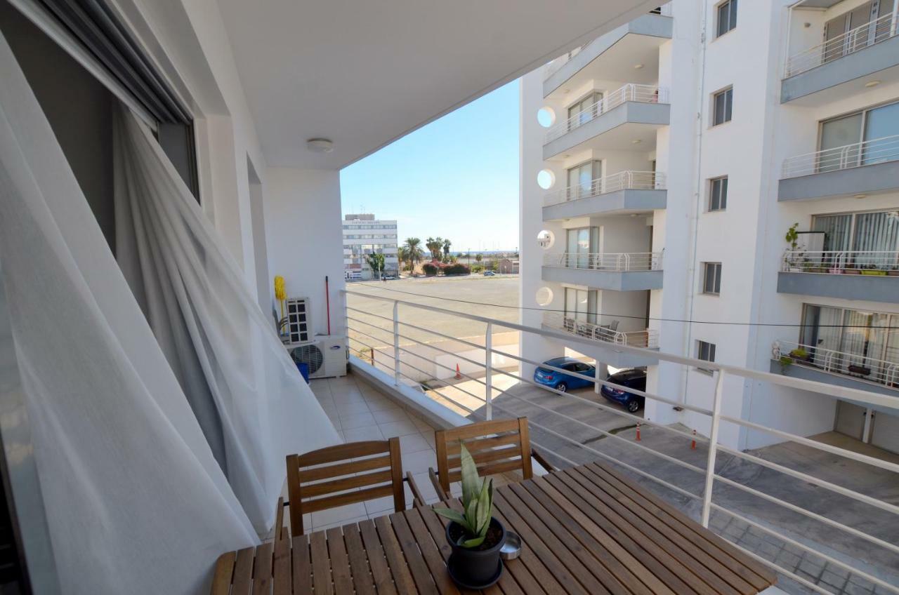 Blue Dawn Center Flat Daire Larnaca Dış mekan fotoğraf